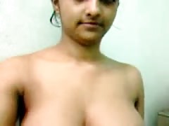 Bangaldesi girl Amna showing her big boob